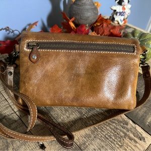 Bedstu crossbody bag in great condition.